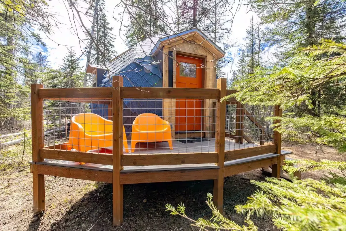 Puro Zome and its private deck among the trees