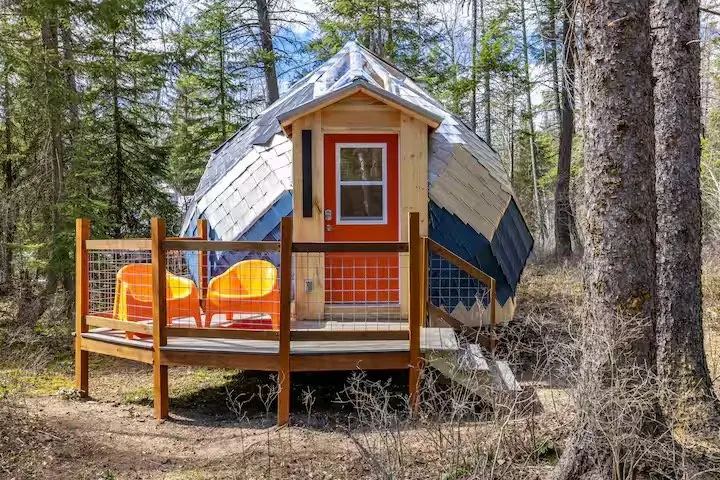Valo Zome with private deck in the woods
